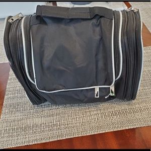 Travel toiletry bag